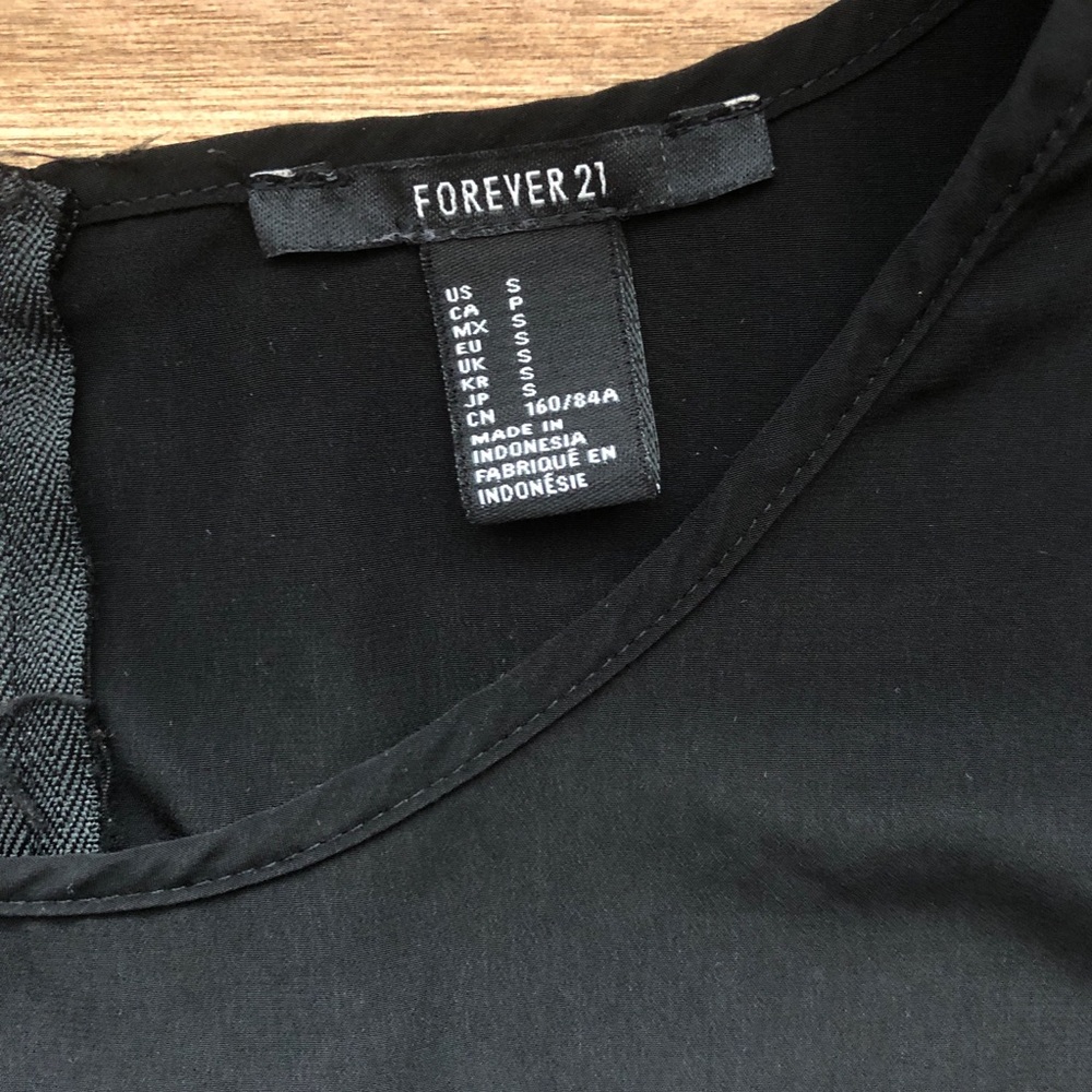 Forever 21 Black Short Sleeve Blouse Zipper Back - Picture 7 of 7